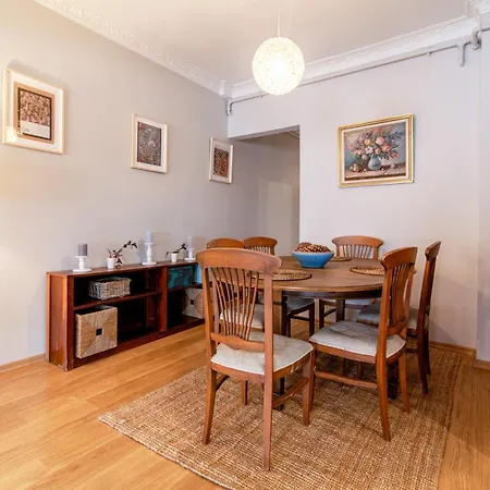 شقة Vibrant Flat With Balcony In Sisli اسطنبول