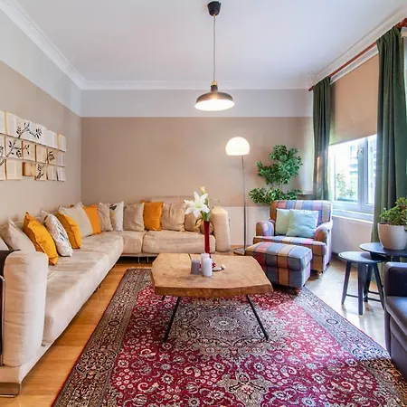 Апартаменты Vibrant Flat With Balcony In Sisli Стамбул