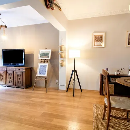 Vibrant Flat With Balcony In Sisli Апартаменты *