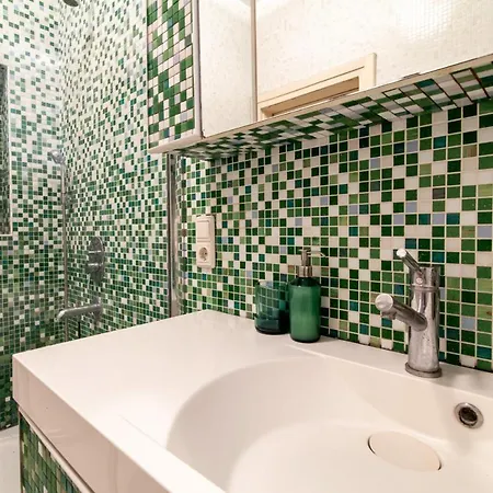 Vibrant Flat With Balcony In Sisli Κωνσταντινούπολη