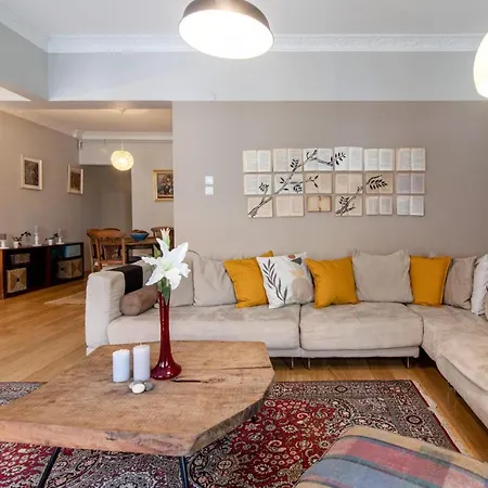 Vibrant Flat With Balcony In Sisli Стамбул