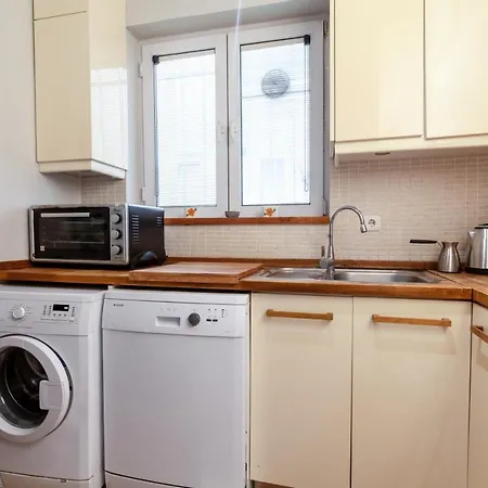 Vibrant Flat With Balcony In Sisli Κωνσταντινούπολη