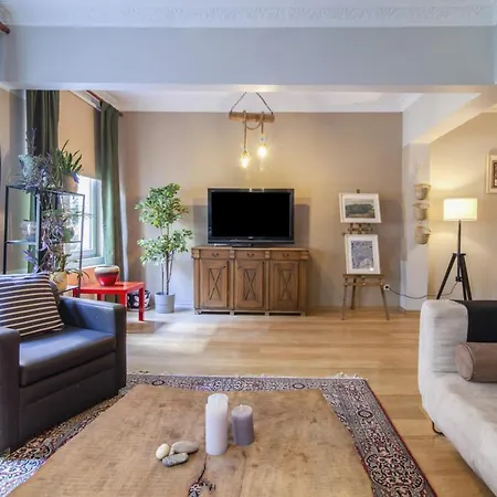 Апартаменты Vibrant Flat With Balcony In Sisli Стамбул
