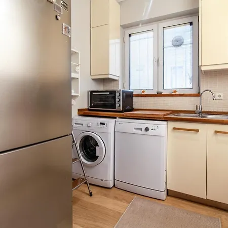 Апартаменты Vibrant Flat With Balcony In Sisli Стамбул